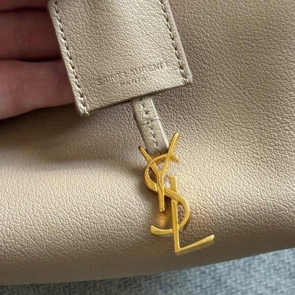 SAINT LAURENT East West large leather tote - Picture 15 of 16